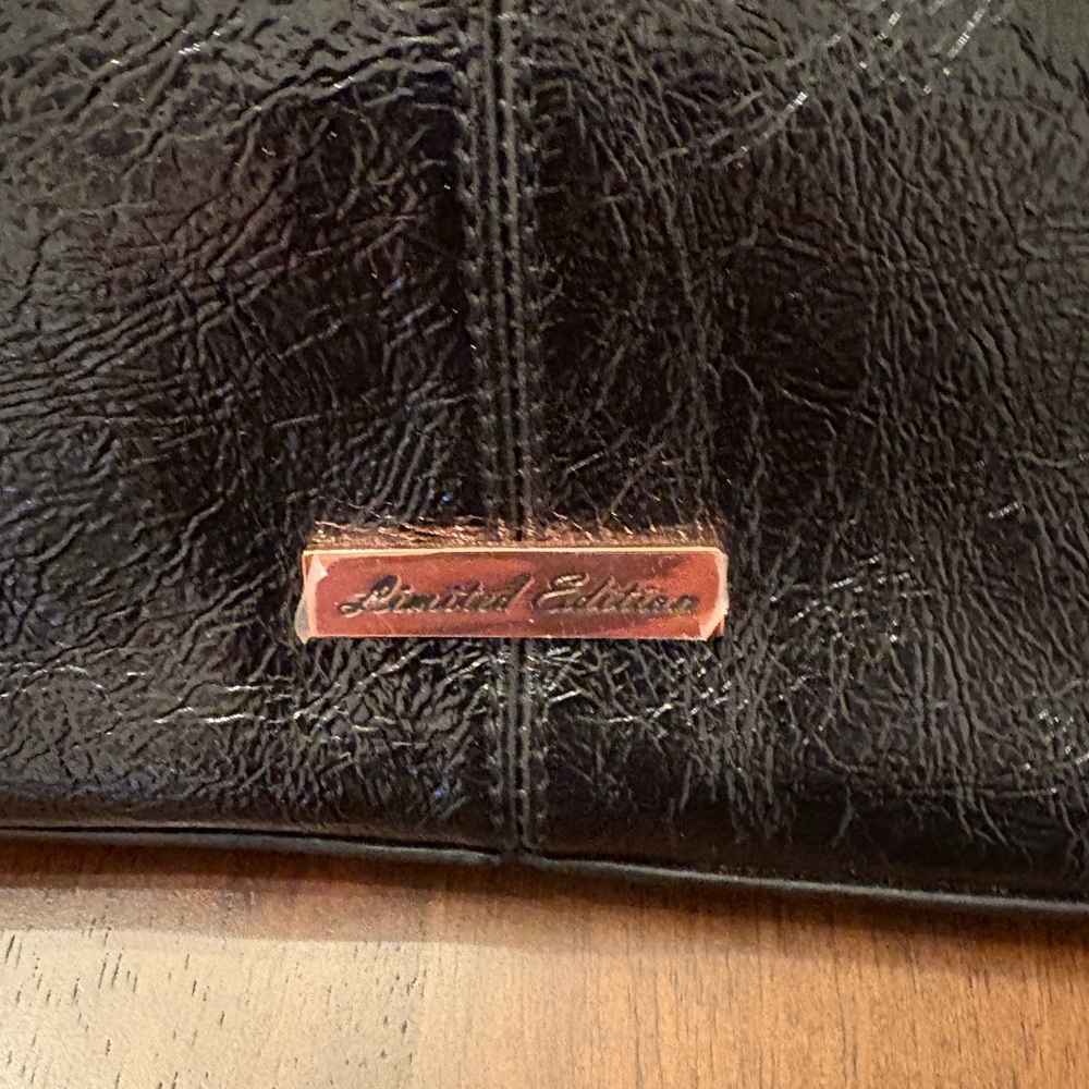 Elegant Black Handbag - Picture 2 of 16